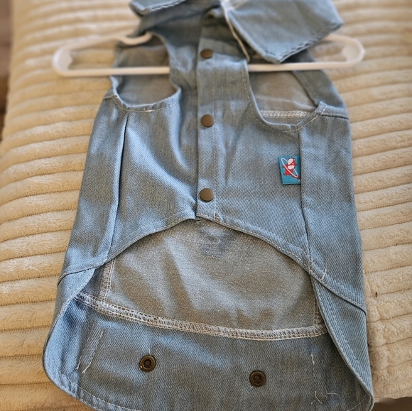 Dog Denim Jacket with Rainbow Heart Patch NEW - Picture 2 of 2